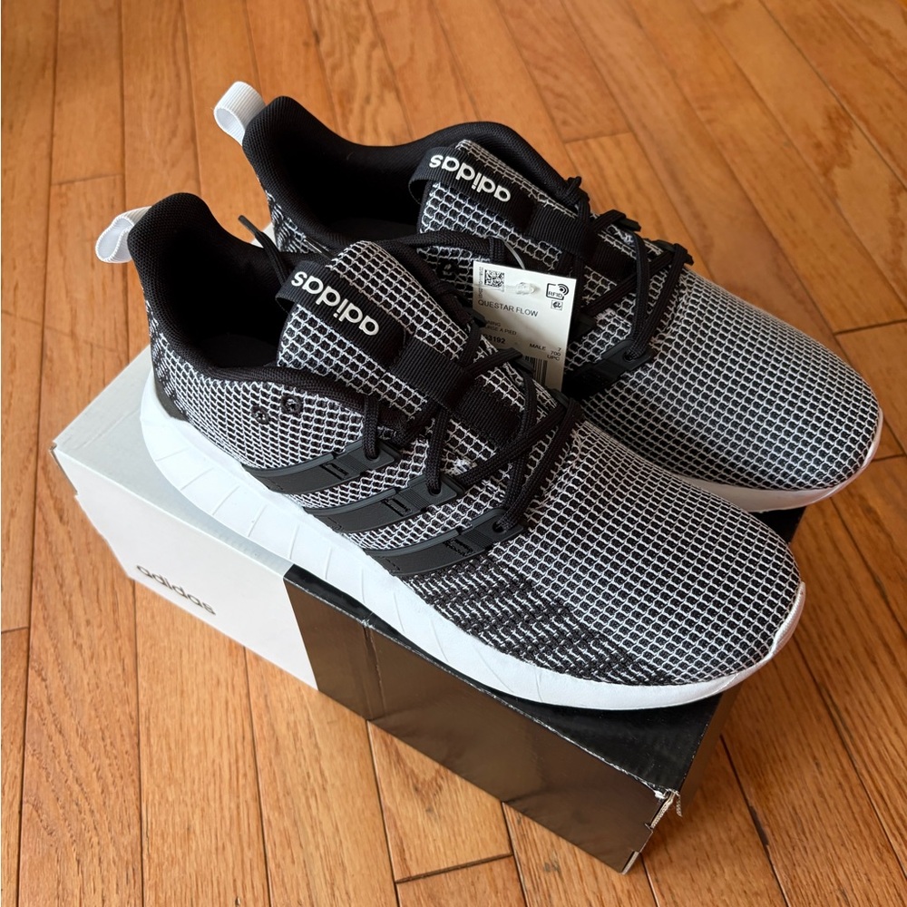 Men’s adidas questar flow sneakers size 7.5 in black and white